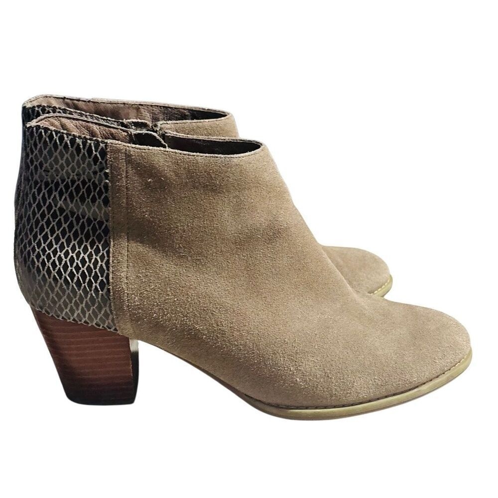 VIONIC Bromley Taupe Ankle Boots Suede Embossed Snakeskin Sz 10 Rubbing on Front